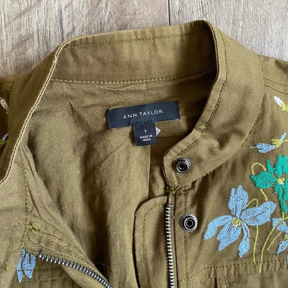 Ann Taylor Floral Embroidered Anorak Jacket S NWOT - Picture 4 of 7